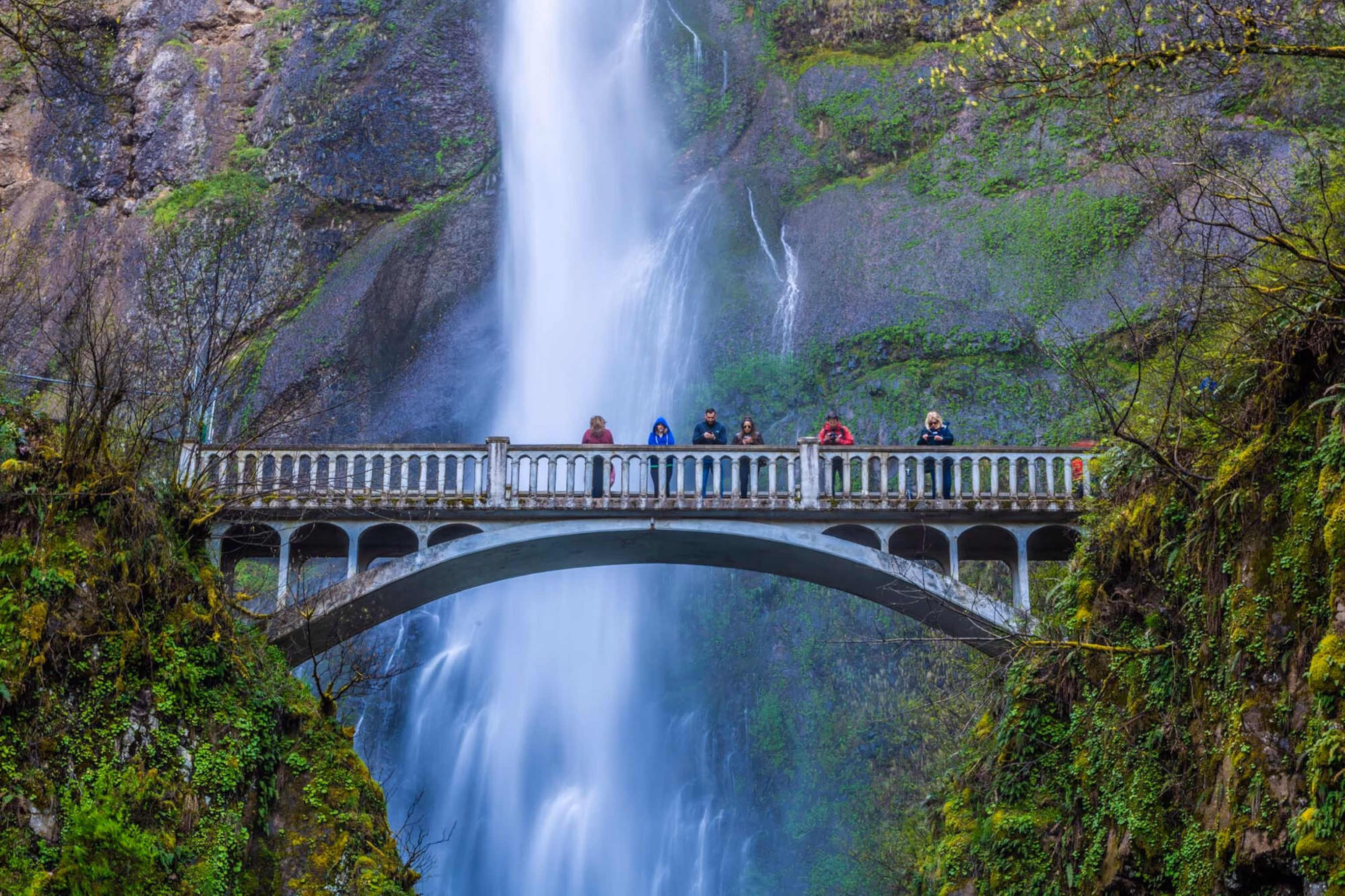 Smuk dag ved Multnomah Falls, Oregon, USA