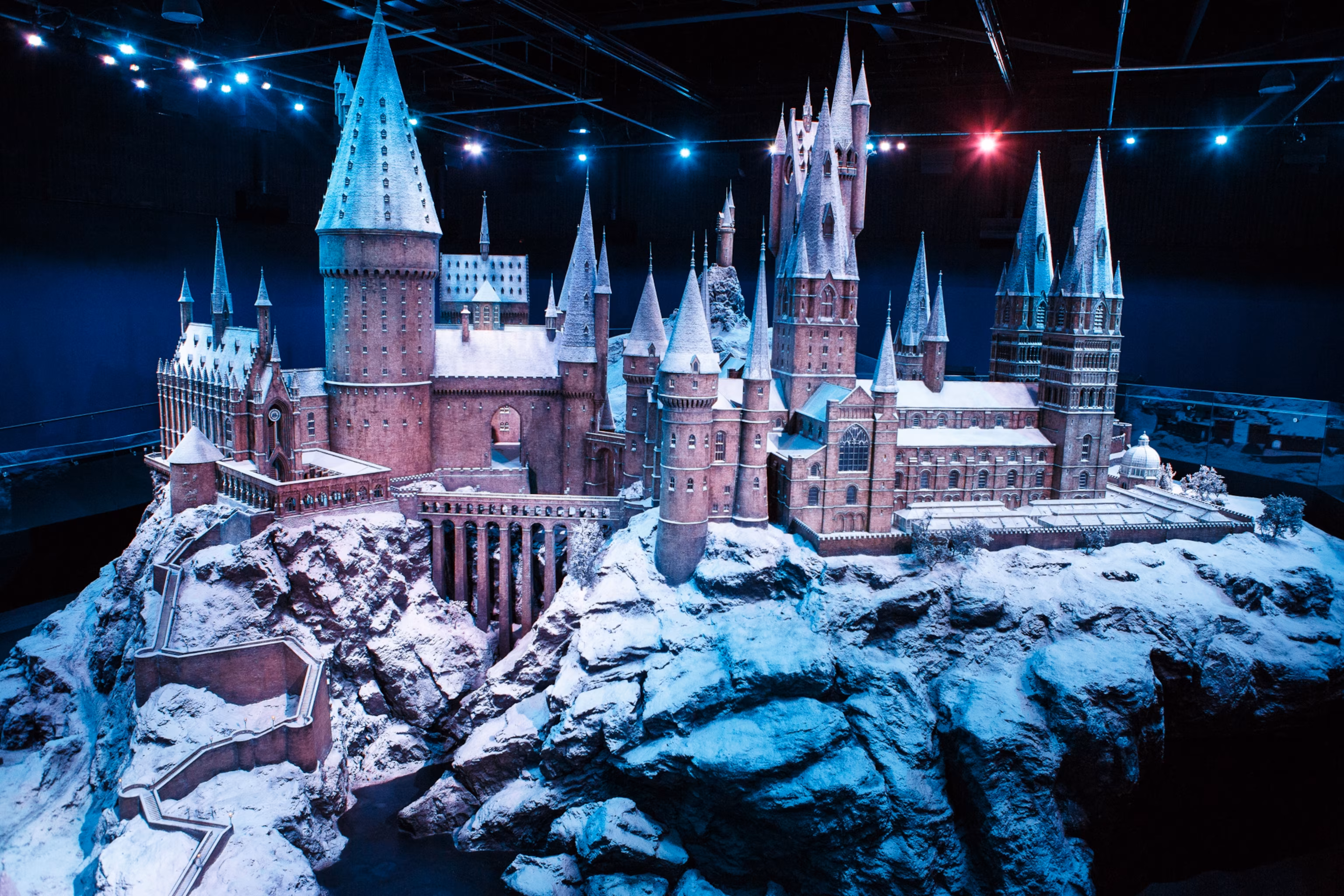 En model af Hogwarts skole i sneen.